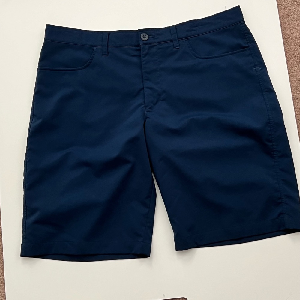 Men’s Under Armour brand golf shorts